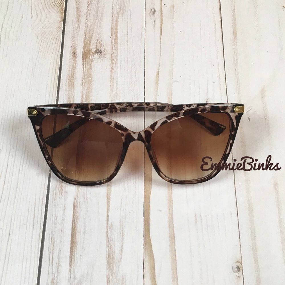 New 3 Pair Ladies Cat Eye Sunglasses ~ 3 Piece Package Set - Picture 3 of 14